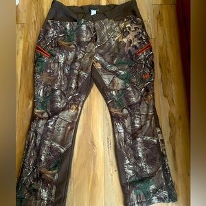 Under Armour men’s cold gear camo pants size 42.